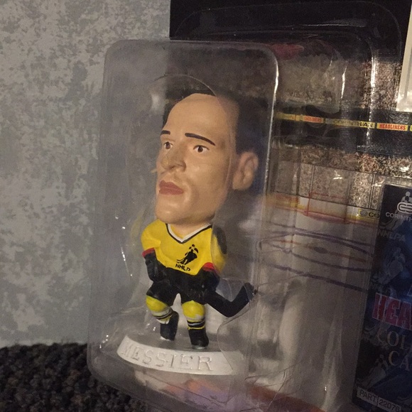 Mark Messier NHLPA Headliner Bobblehead - Picture 3 of 5